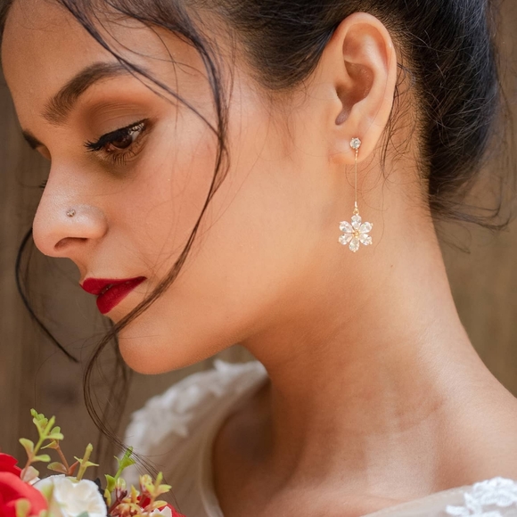 Dangling bridal floral earrings handmade earrings - Picture 2 of 2